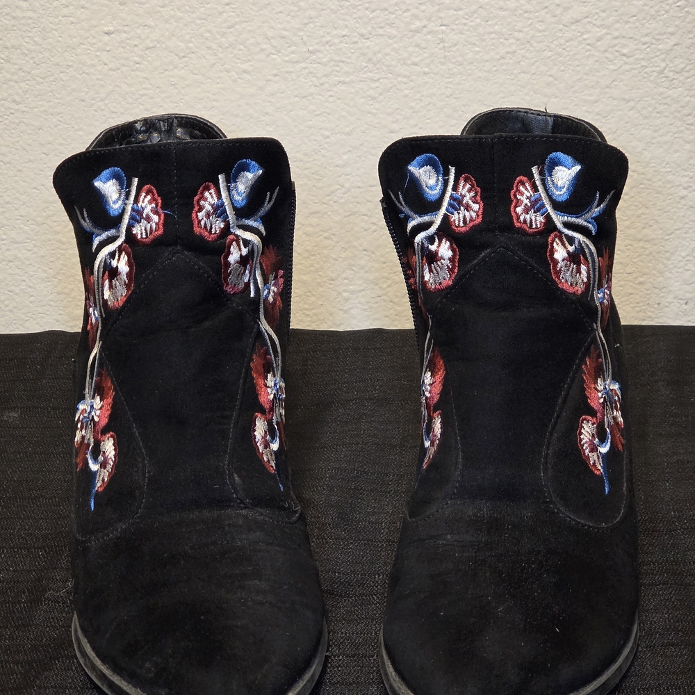 Womens Carlos by Carlos Santana Black Ankle Boots with Red / Blue Embroidery 9.5